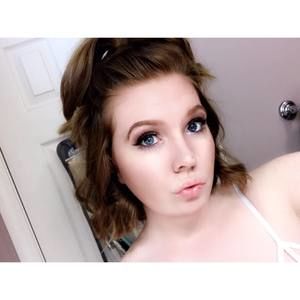 Meet your Posher, Halie